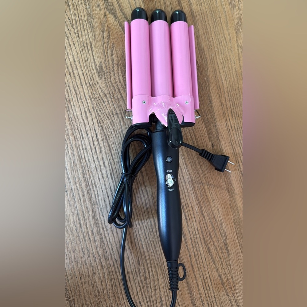 Triple barrel hair crimper